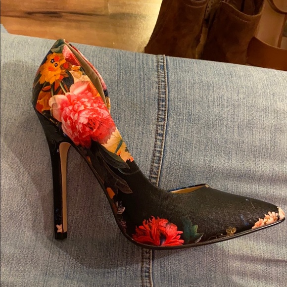 Shoes - Picture 4 of 4